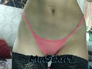 MiaSexy19
