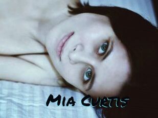Mia_Curtis