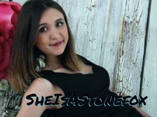 SheIsAStonefox