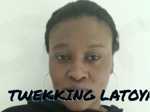 TWEKKING_LATOYA Sexties